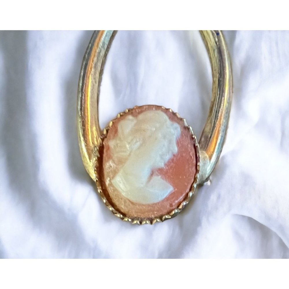 Vintage Gold Tone Wishbone with Cameo Pendant - Picture 4 of 13